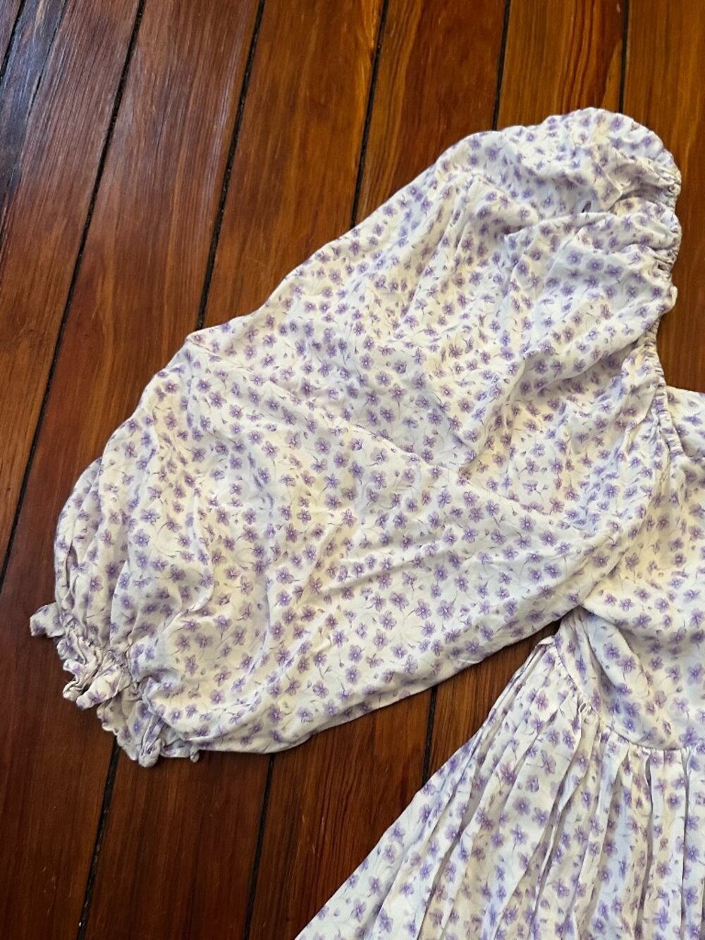 Selkie The Puff Dress in Purple Ditsy Floral - Picture 4 of 7